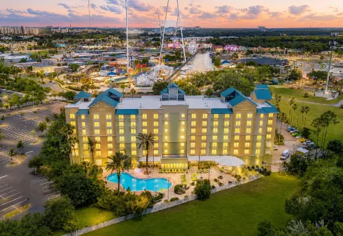 Comfort Suites Maingate East - СПА