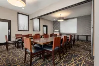 Ramada by Wyndham Grand Forks - 3-Star