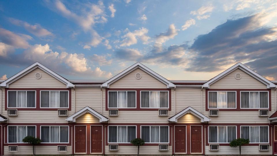 Travelodge by Wyndham Drummondville