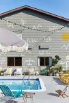 Wayfinder Newport - Pool