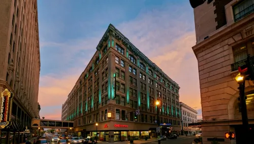 Embassy Suites by Hilton Louisville Downtown - 4-Star