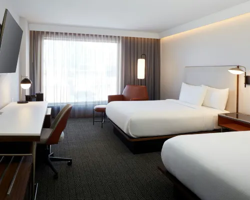 كورتيارد باي ماريوت مونتريال ميدتاون Hotels near مونت رويال بارك