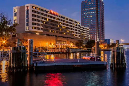 Sheraton Norfolk Waterside Hotel - Pet Friendly