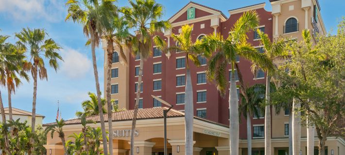 Embassy Suites by Hilton Fort Myers Estero Ξενοδοχεία στην πόλη Lee County