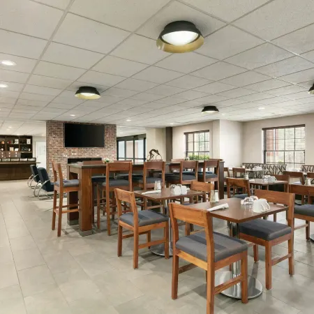 Four Points by Sheraton Raleigh Arena