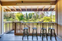 Rainforest Retreat w/ Hot Tub: Mins to Nat'l Park! - Boutique