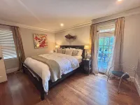 Luxury Stay on a Lake Open Plan•Huge Kitchen•Games Rm Bar•Firepit Luxury•Bedding - 무료 와이파이