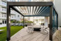 Landing Stunning Studio, Courtyard, Gym - 4-Star