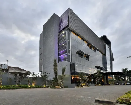 Amaroossa Cosmo Jakarta Hotels in South Jakarta