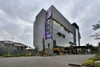 Amaroossa Cosmo Jakarta Hotels near Fatmawati