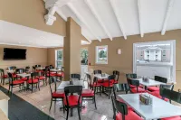 Econo Lodge - breakfast