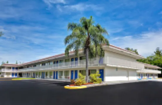 Motel 6 Dania Beach, FL