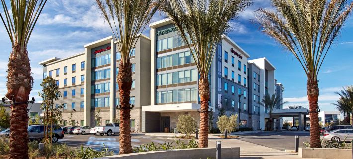 Hampton Inn Long Beach Airport Отели в г. Лонг-Бич