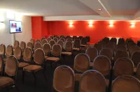 Hôtel Montaigne & Spa - Airport Shuttle