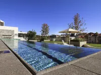 East Perth Suites Hotel - piscine