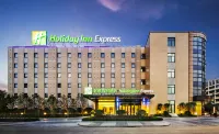 Holiday Inn Express SHAOXING PAOJIANG by IHG - parking