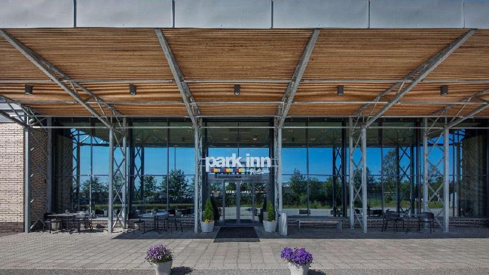 Park Inn by Radisson Oslo Airport Hotel West