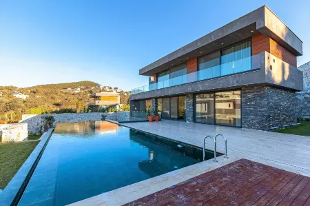 7 Deluxe - A Seductive Blend of Style and Serenity