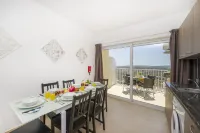 Summer Breeze Superior Apartment