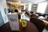 Hardwick Arms Hotel - bar