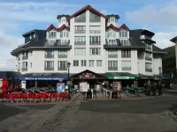 أبارتامينتوس بلازا Hotels near منتزه سييرا نيفادا الوطني