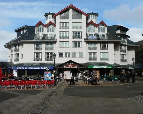 Apartamentos Sabica Nevada Plaza Hotels in Monachil