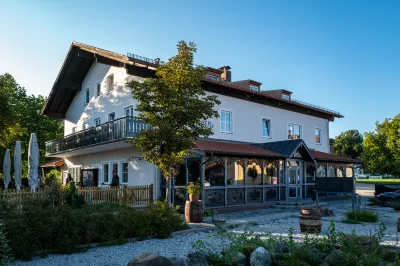SCHMIEDHUBERs Hotel und Restaurant Hotels in Altenmarkt an der Alz