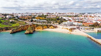 A38 - Rising Sun Top-Floor Flat Hotel di São Sebastião