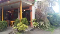 Antonio's Pension House Hotels in Диполог