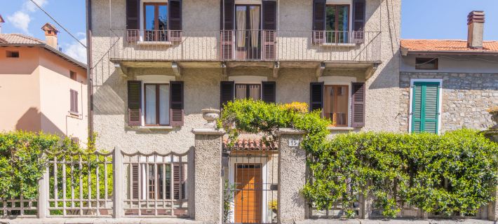 Rita (Vna201) Hotels in Perledo