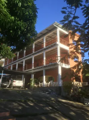 Black Pearl Inn فنادق في 