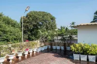 Hanu Reddy Residences Wallace Garden