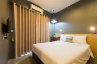 스리숙산트 스퀘어