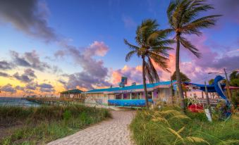 Courtyard by Marriott Fort Lauderdale East / Lauderdale-by-The-Sea