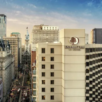 DoubleTree by Hilton Philadelphia Center City Отели рядом с достопримечательностью «Зал Независимости»