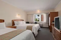 Travelodge by Wyndham Kamloops - Pools
