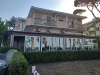 Room in BB - Spacious Double Room by the Sea Hotels in Roseto degli Abruzzi