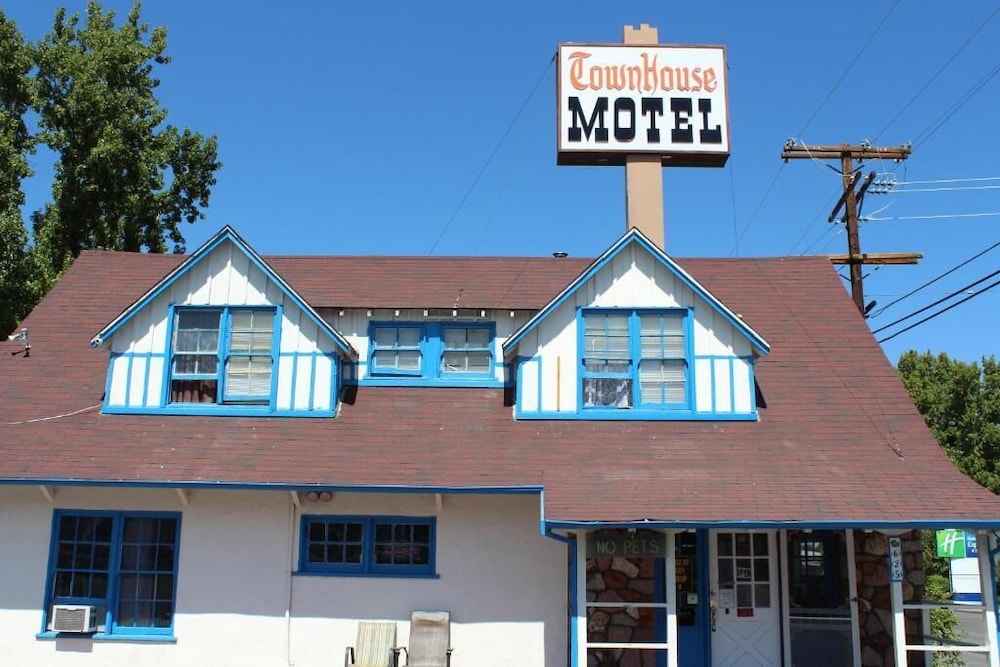 Townhouse Motel