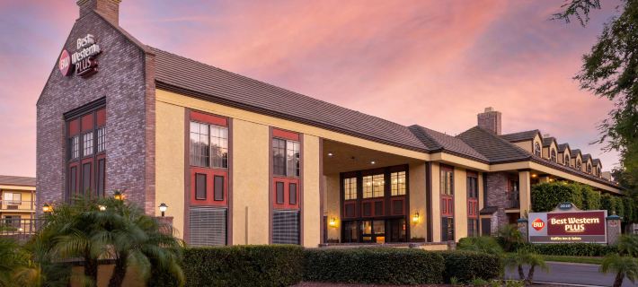 Best Western Plus Raffles Inn & Suites Hotels in Anaheim