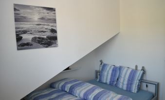 Two-Bedroom Apartment for 4-5 Guests with Lake and Mountain Views