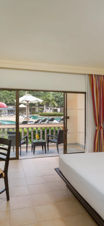 ห้องสวีทพรีเมียมห้องนอนเดียววิวสระว่ายน้ำเตียงคิงไซส์