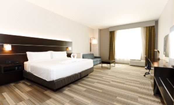 Holiday Inn Express & Suites FRANKLIN - BERRY FARMS by IHG