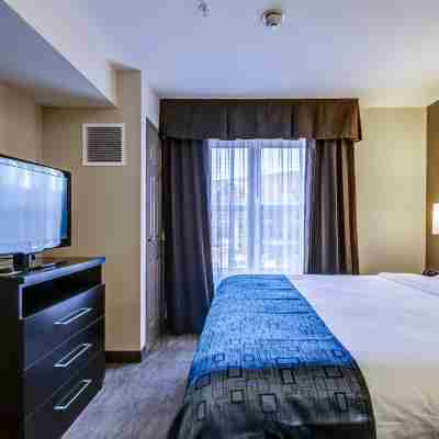Holiday Inn Express & Suites ST. Louis West-O'Fallon Rooms