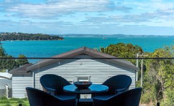 Luna Cottage. Stunning Ocean Views on Waiheke