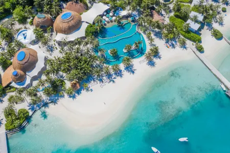 Holiday Inn Resort Kandooma Maldives - Kids Stay and Eat Free Отели рядом с достопримечательностью «Мааду»