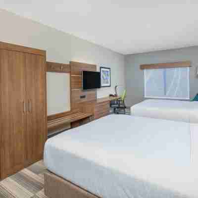 Holiday Inn Express & Suites SURPRISE by IHG Rooms