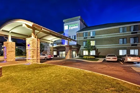 Holiday Inn Express Romulus / Detroit Airport