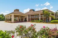 Suburban Studios Hotel Kingsland Near I-95 - breakfast