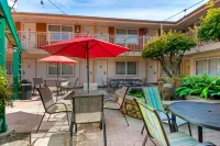 Econo Lodge Inn & Suites - North Vancouver Hotels near جسر كابيلانو المعلق