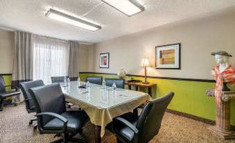 Comfort Inn & Suites St Pete - Clearwater International Airport